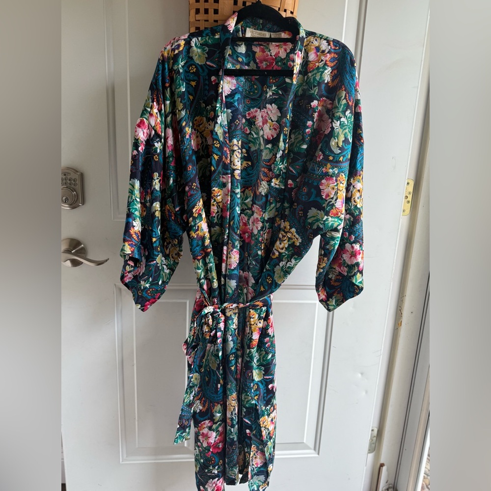Gold Label Victoria's Secret Multicolor Floral Robe